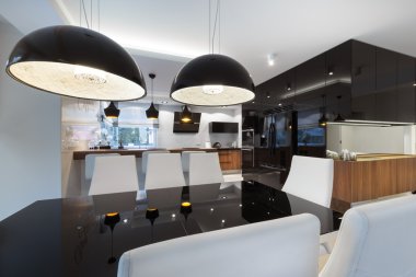 Modern Mutfak Dekorasyon siyah tablo ile