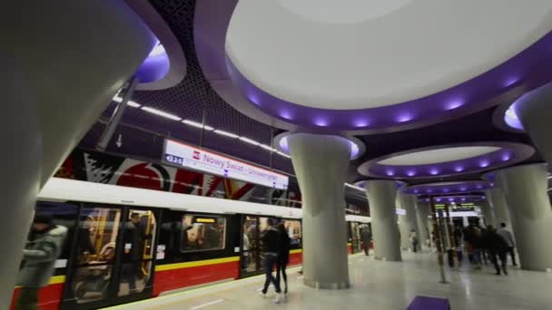 Andra raden av Warszawas tunnelbana — Stockvideo