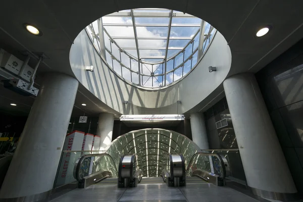 Futuristic entrance to the Warsaw Subway system second line — Stock Photo, Image