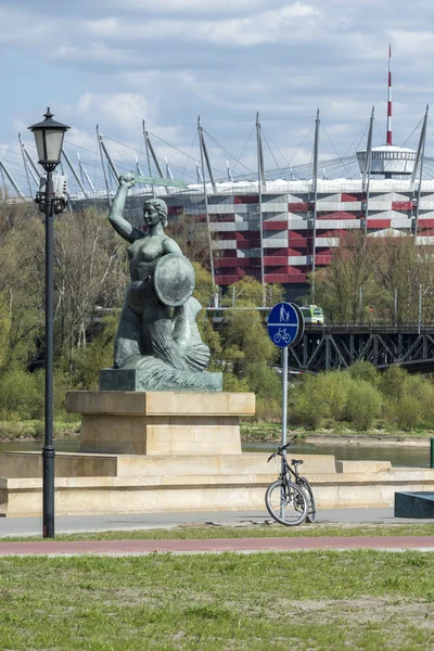 Національний стадіон і статуя русалки, Варшава, Польща — стокове фото