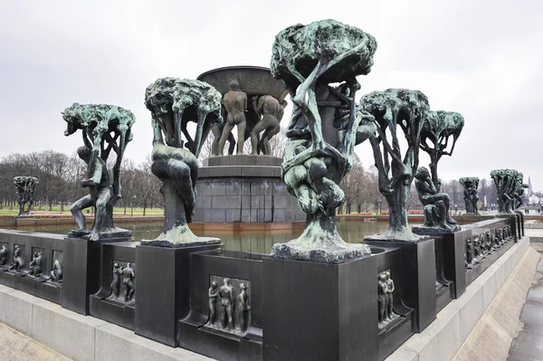 Fontány a sochy v parku Vigeland Museum — Stock fotografie