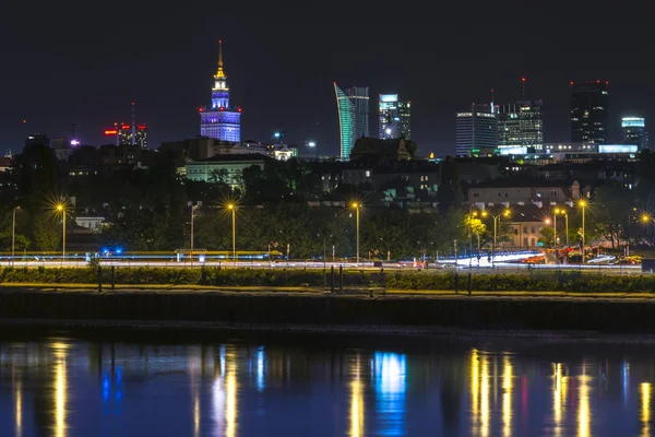 华沙市中心的夜景 — 图库照片