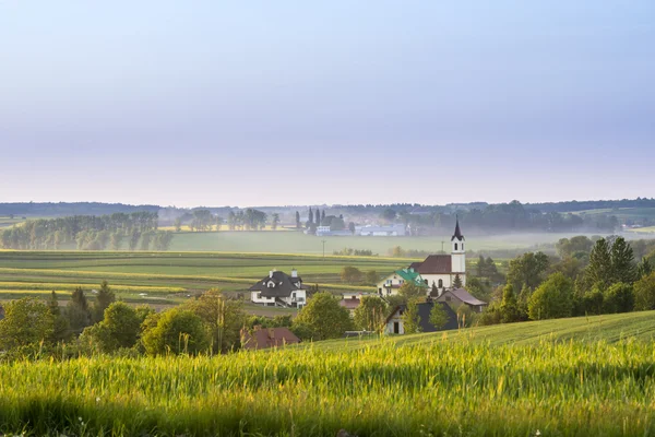 Polonya kırsal küçükbir köyün — Stok fotoğraf