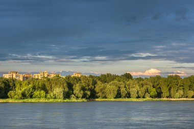 Vistula Nehri Varşova üzerinden fırtınalı bulutlar