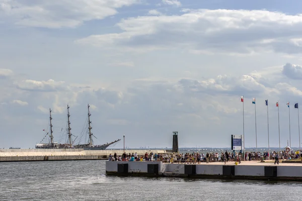 Seilskoleskipet "Dar Mlodziezy " – stockfoto