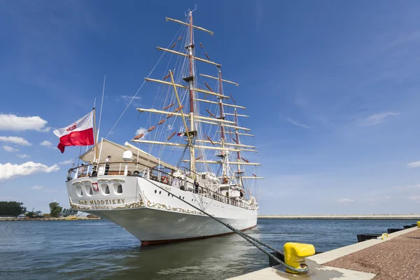 Nave scuola di vela "Dar Mlodziezy " — Foto Stock