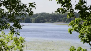 Göl Zalew Zegrzynski Polonya üzerinde Motorlu kayak sandallar