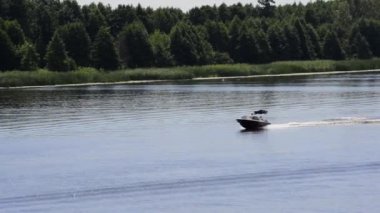 Göl Zalew Zegrzynski Polonya üzerinde Motorlu kayak sandallar