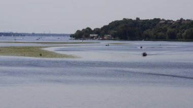 Göl Zalew Zegrzynski Polonya üzerinde Motorlu kayak sandallar
