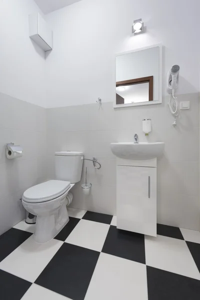 Banheiro pequeno e compacto — Fotografia de Stock