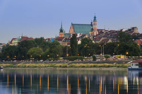 Oude stad van Warschau tijdens zonsondergang — Stockfoto