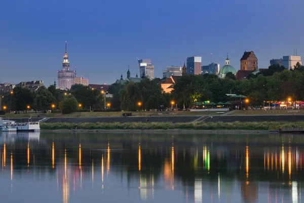 Warszawa under skymning tid — Stockfoto