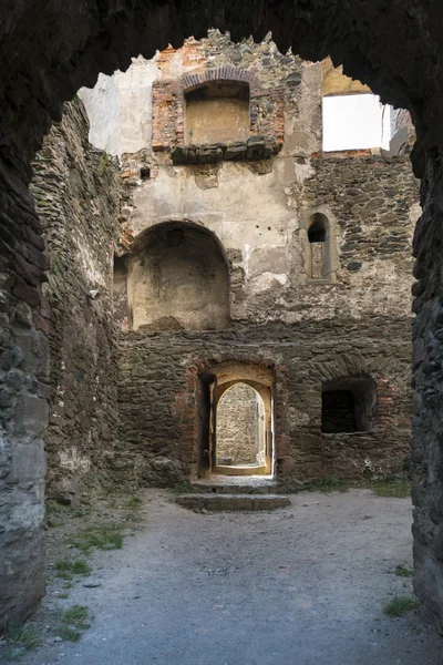 Wejście do ruin zamku Bolków w Polsce — Zdjęcie stockowe