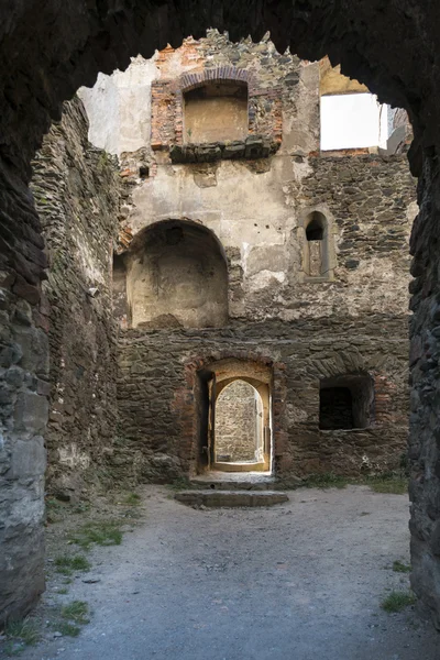 Ingången till Bölkow slottsruiner i Polen — Stockfoto