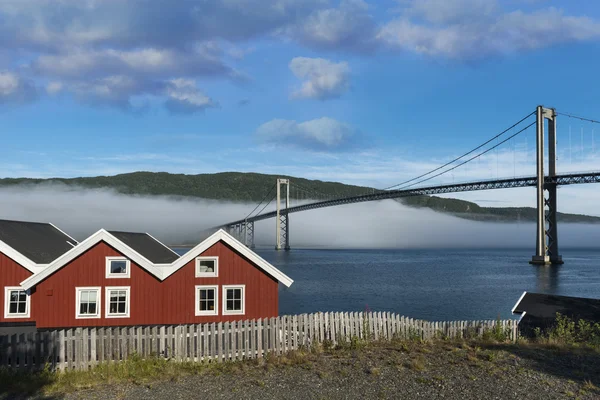 ロフォーテン諸島、ノルウェーの Tjelsjund 橋 — ストック写真