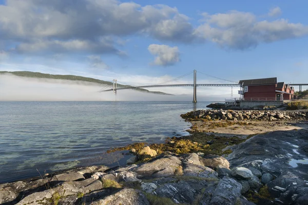 ロフォーテン諸島、ノルウェーの Tjelsjund 橋 — ストック写真