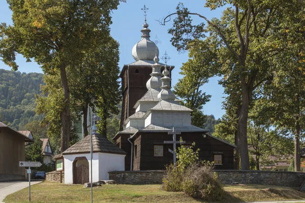 Vecchia chiesa cattolica ortodossa in legno, Uscie Gorlickie, Polonia — Foto Stock