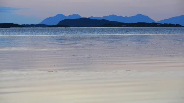 Sonnenuntergang auf den erhabenen Inseln in Norwegen — Stockvideo