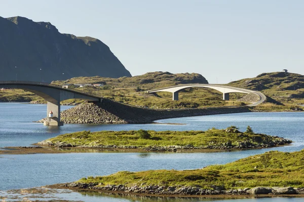 Nowoczesne mosty na Lofotach w Norwegii — Zdjęcie stockowe