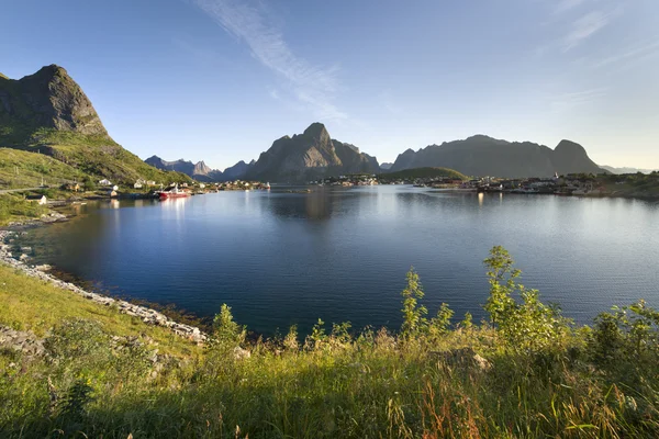 Невеликого рибальського порту Reine, прибуття островів, Норвегії — стокове фото
