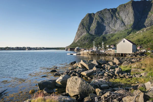 Kleine vissershaven Reine, Lofoten Islands, Noorwegen — Stockfoto