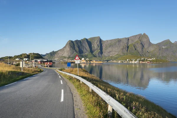 Küçük kasaba Reine Lofoten Adaları Norveç'te — Stok fotoğraf