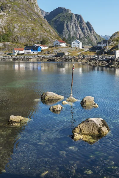 Kleine baai op Hamnoy eiland, Noorwegen — Stockfoto