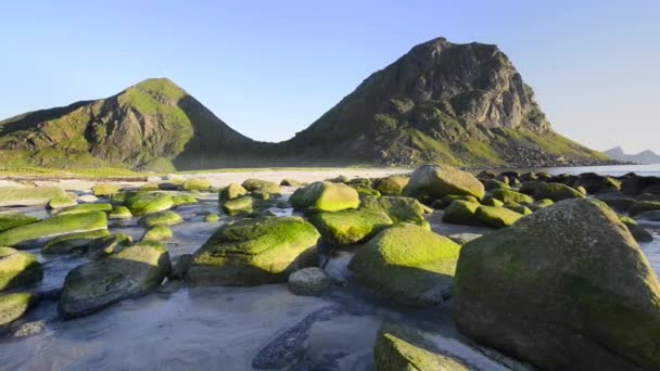 Utakleiv beach, wybrzeże wyspy Lofoty — Wideo stockowe