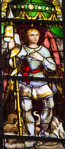 San Miguel - Vidrieras en la Catedral de Bruselas — Foto de Stock