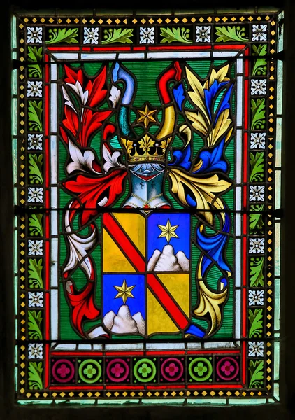 彩绘玻璃-徽章在布拉格大教堂 — 图库照片