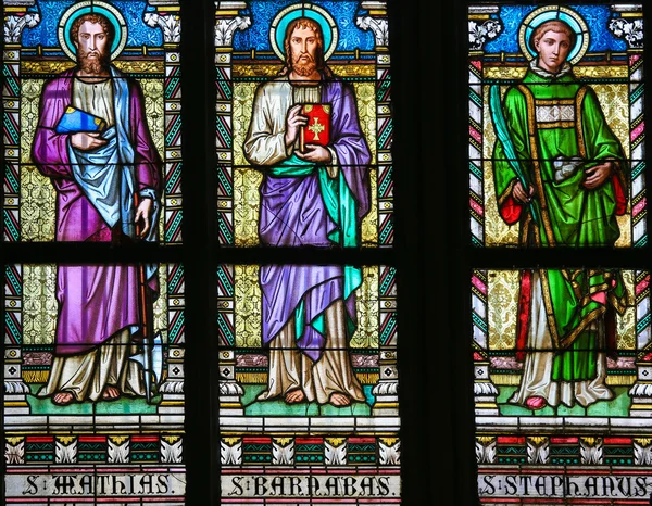 Saint-Mathias, Barnabas en Stephen - gekleurd glas — Stockfoto