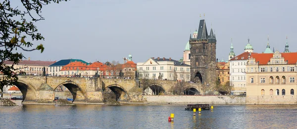 Charles Köprüsü ve Prag eski Köprüsü Kulesi — Stok fotoğraf