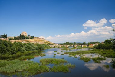 Ciudad Rodrigo - kale Henry II Kastilya ve Agueda Nehri