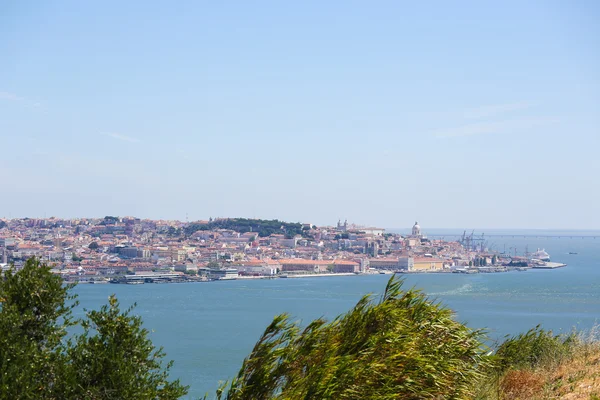 Vista para o centro de Lisboa, Portugal — Fotografia de Stock