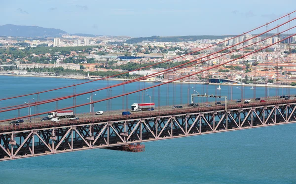 Ponte 25 de Abril i Lissabon, Portugal — Stockfoto