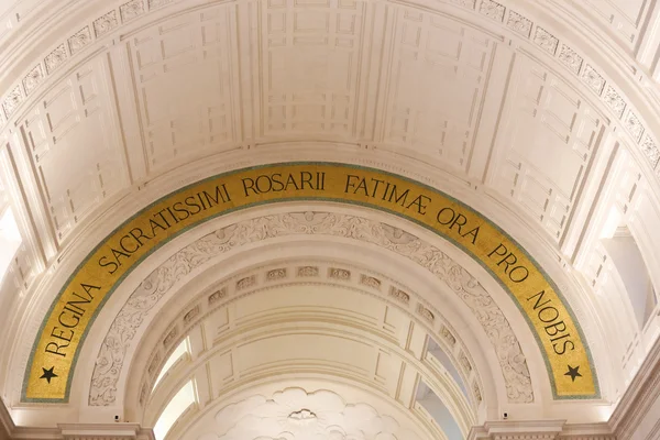 Basílica de Nuestra Señora del Rosario en Fátima, Portugal —  Fotos de Stock