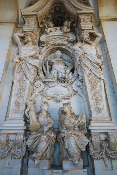 Allegorical figures of the University of Coimbra — Stock Photo, Image