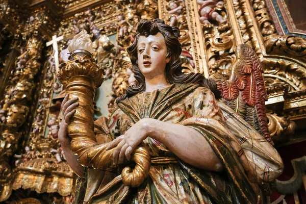 Вівтар в Новий собор Coimbra — стокове фото