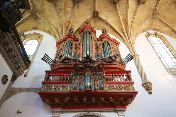 Órgano de tubería en el Monasterio de Santa Cruz (Coimbra ) — Foto de Stock