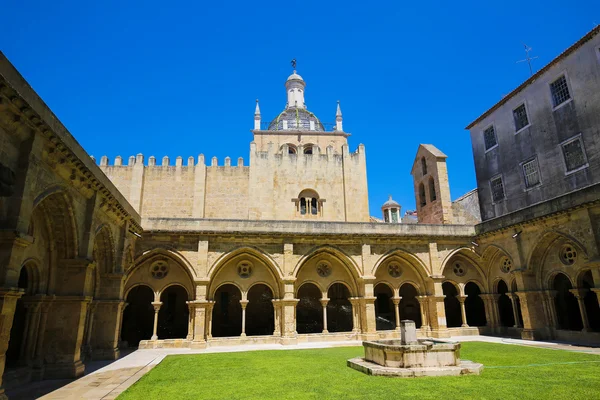 Alte kathedrale oder se velha von coimbra, portugal — Stockfoto