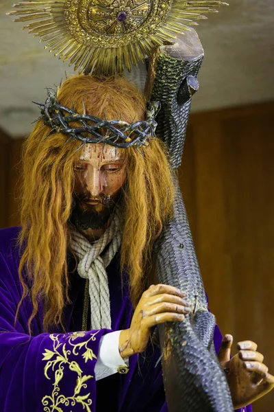 십자가를 들고 있는 예수 — 스톡 사진