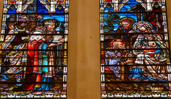 Epiphany gekleurd glas in de kathedraal van Burgos — Stockfoto