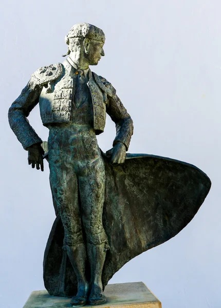 론다, 안달루시아, 스페인의 투우사 Ordenez 동상 — 스톡 사진