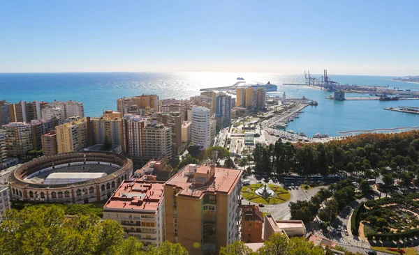 La Malagueta e porto de Málaga, Andaluzia, Espanha — Fotografia de Stock