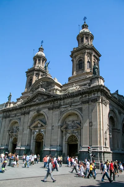 Catedral Metropolitana e as pessoas na Plaza de Armas no c — Fotografia de Stock