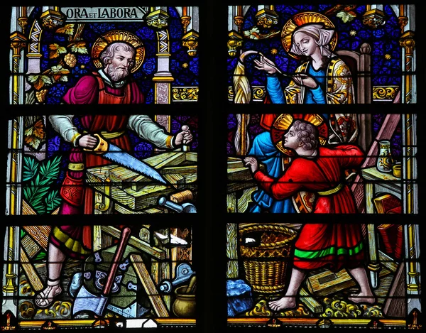 Josef, Maria och Jesus - målat glas i Mechelen domkyrka — Stockfoto