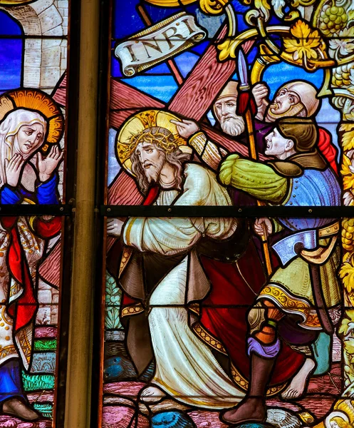 Vidro manchado - Jesus encontra Maria no Caminho da Cruz — Fotografia de Stock