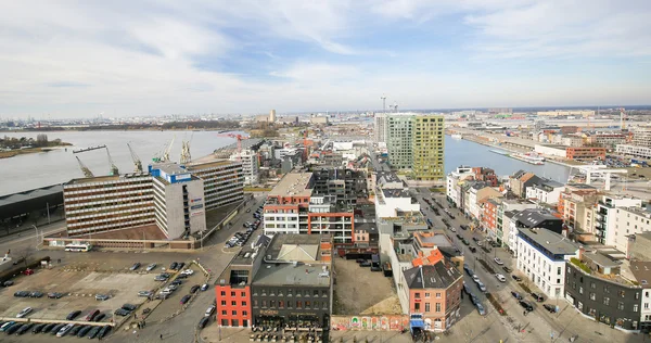 Vue aérienne sur la partie nord d'Anvers, en Belgique, par le Riv — Photo