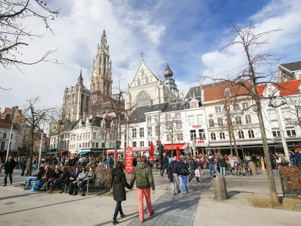 Groenplaats i katedra Matki Bożej w Antwerpii, Belgia — Zdjęcie stockowe