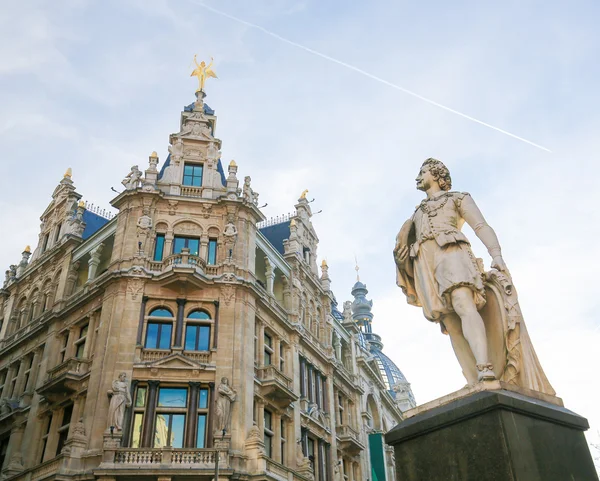 Statue of the famous painter Anthony Van Dyck on the Meir in Ant — Stock Photo, Image